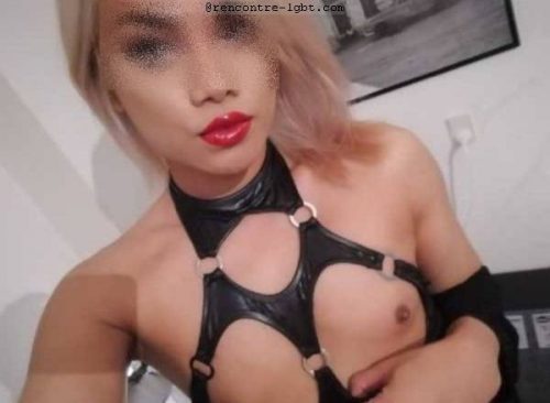 Transexuelle asiatique 22cm disponible pour rencontre