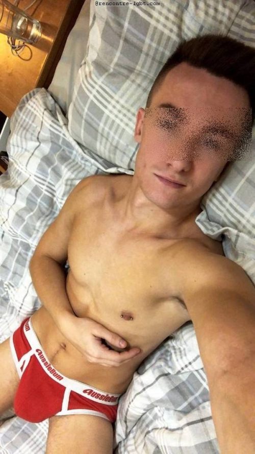 Plan chaud beau jeune gay sportif Besançon